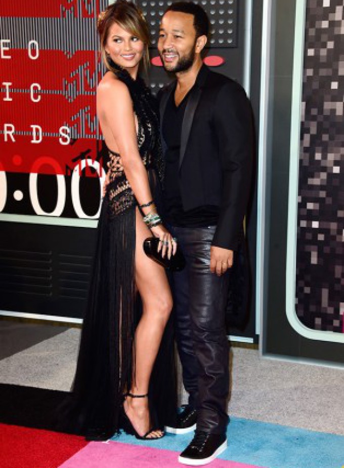 chrissy-teigena-john-legend-mtv-vmas-2015-video-music-awards-314×450