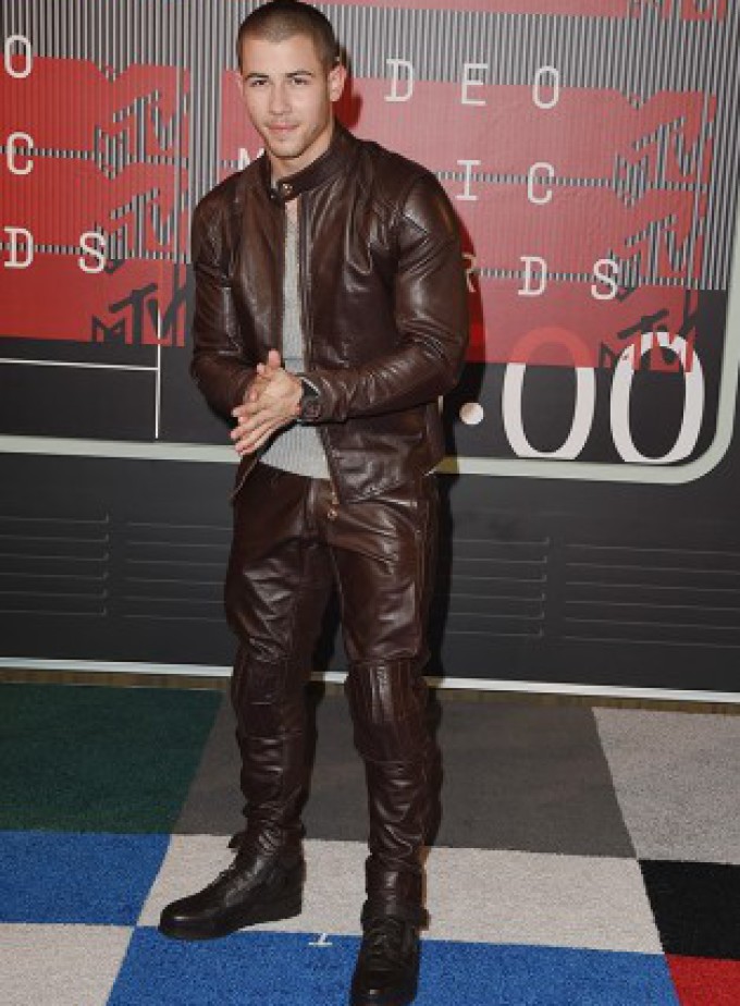 nick-jonas-mtv-vmas-2015-video-music-awards-314×450