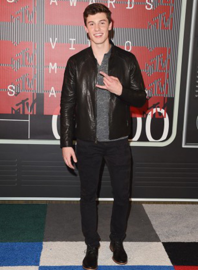 shawn-mendes-mtv-vmas-2015-video-music-awards-306×450